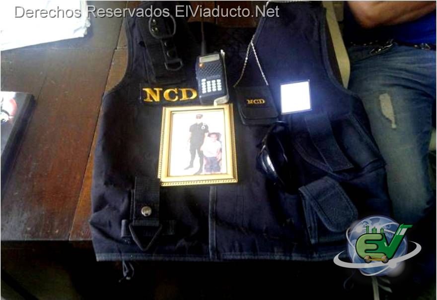 Uniforme y carnet ocupado a José Almonte Martinez con lo que se hacia pasar por militar